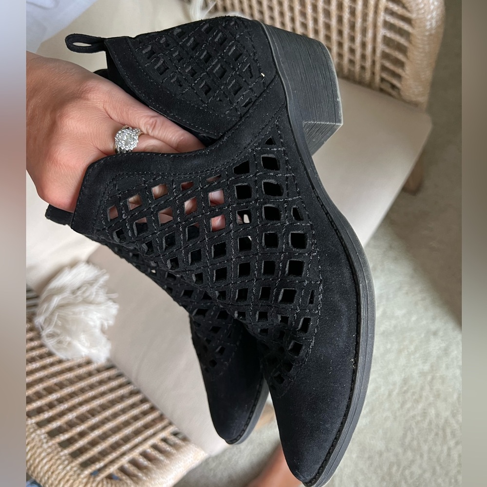 Ankle boots. Black.